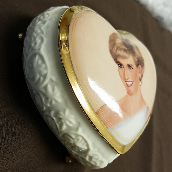 Princess Diana Music Box Collection - Picture 3 of 6